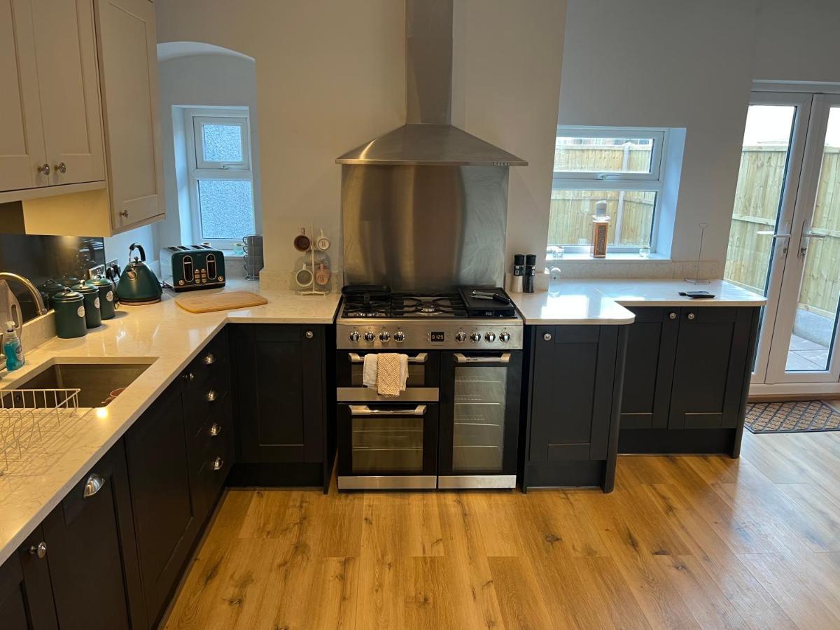 Luxury 2 Bed Apartment Great Location Stoke-on-Trent Экстерьер фото